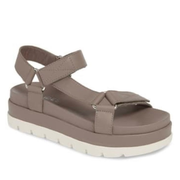 J Slides Grey Strappy Platform Sandals 🩶 - Picture 2 of 9